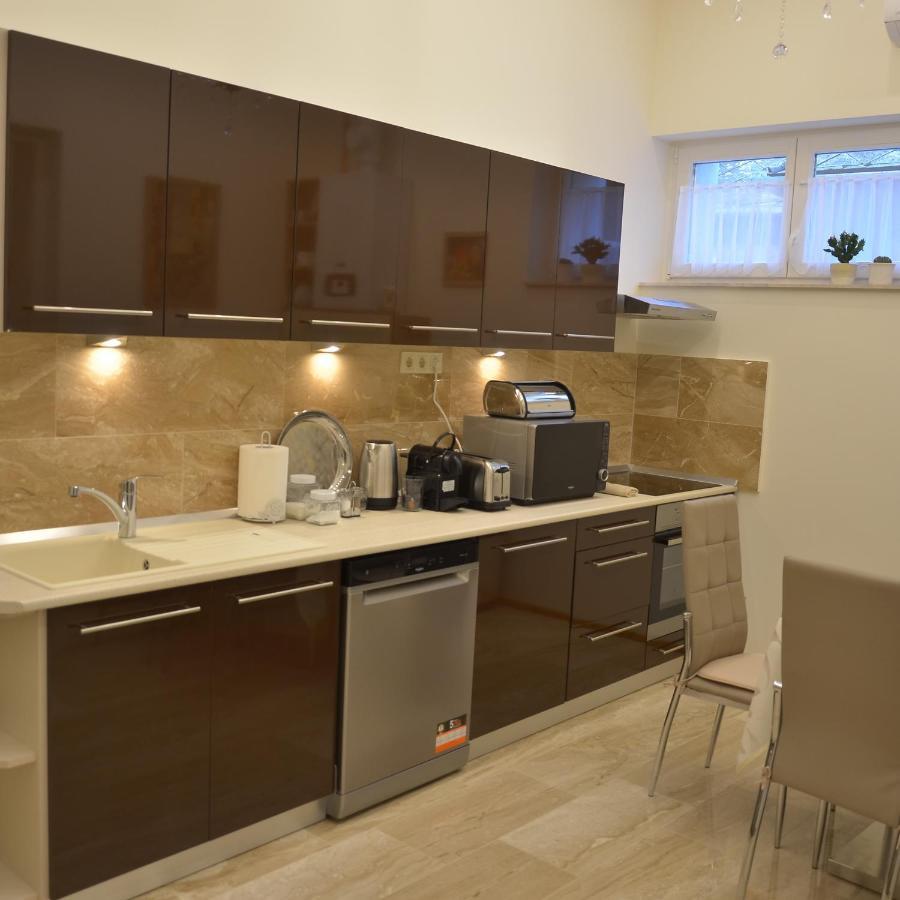 Elegant Apartman Eger Exterior photo